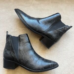 Marc Fisher LTD Yale Women 6 Black Gray Snakeskin Embossed Leather Chelsea Boots